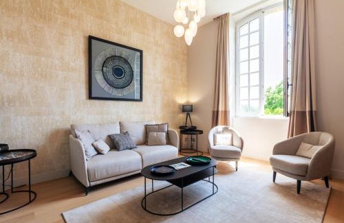 Chateauneuf-le-Rouge Apartment | Elegant Apartment in a Chateau, Aix - 4-Star Stay