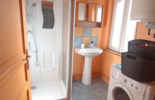Denain Apartment | Cozy Appart: Family-Friendly Stay in a Prime Location