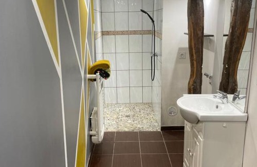 Noidans-les-Vesoul Apartment | Spacious F3 Apartment in Noidans les Vesoul for Families