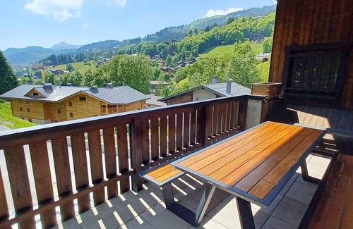 Les Gets Apartment | Exceptional 3-Bedroom Apartment with Terrace and Pool