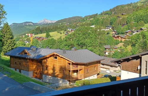 Les Gets Apartment | Exceptional 3-Bedroom Apartment with Terrace and Pool
