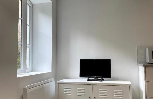 Quartier du chateau Apartment | Beautiful Apartment with Private Patio Access Awaits You