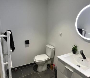 Blanzy Apartment | Comfortable Apartment with Free Parking for Your Stay
