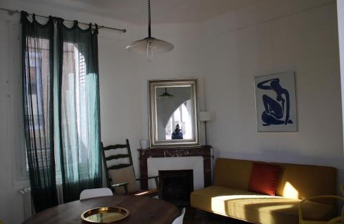 Faubourg Apartment | Contemporary Apartment with On-Site Parking & High Rating