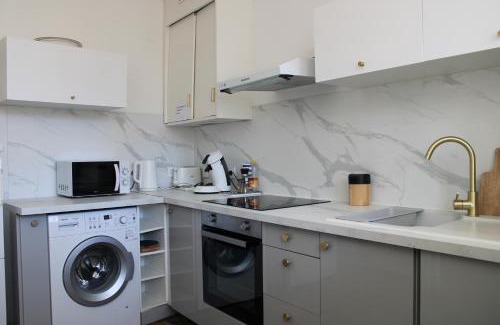 Faubourg Apartment | Contemporary Apartment with On-Site Parking & High Rating