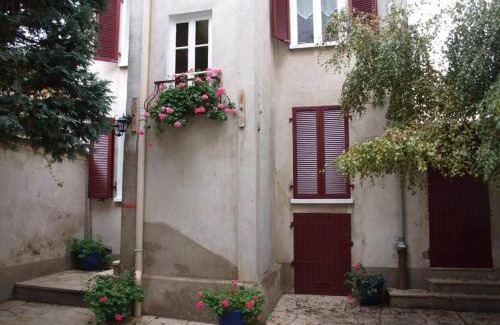 Saint-Pierre - Rene II - Bonsecours Apartment | Convenient Apartment with Free Parking and Great Reviews