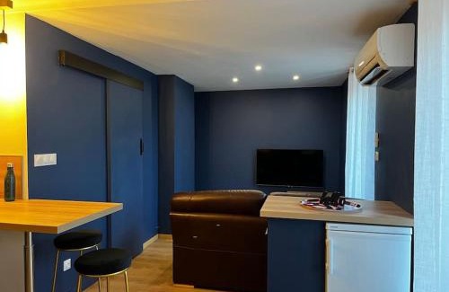 Bourges Apartment | Pet-Friendly Superbe Appartement Centre B - Rated 9.1/10