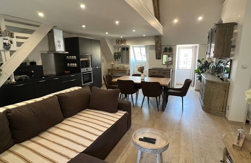 Centre Sud Apartment | Historic Dijon Apartment with Spa & Breakfast - Rated 9.8