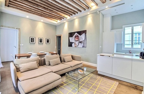 Quartier de la Place-Vendome Apartment | Elegant Apartment in the Heart of Paris with Spa & Hot Tub