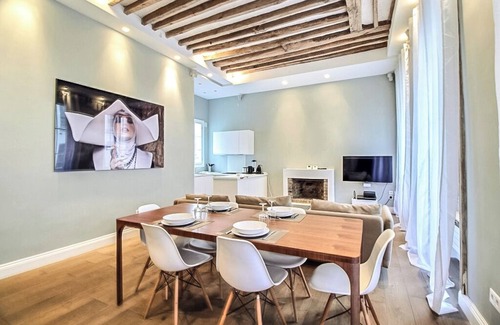 Quartier de la Place-Vendome Apartment | Elegant Apartment in the Heart of Paris with Spa & Hot Tub