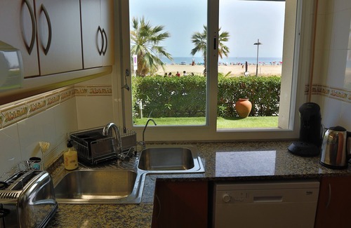 Cubelles Apartment | Seaside Apartment with Mini Golf and Pool Access