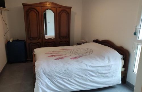 Lanton Apartment | Charming Garden Apartment in Lanton - Family-Friendly Escape