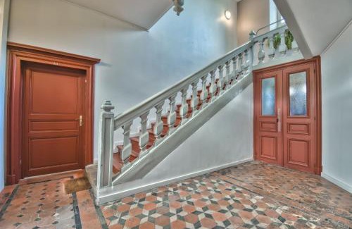 Nogent-le-Roi Apartment | Central City Apartment: Pet-Friendly & Highly Rated Stay