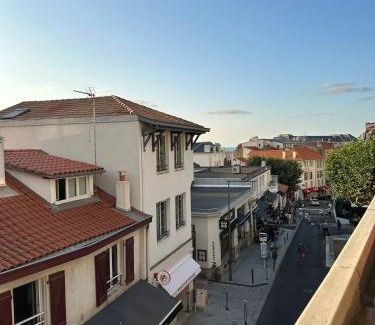 Biarritz City Centre Apartment | Prime Apartment in Biarritz: Child-Friendly Retreat