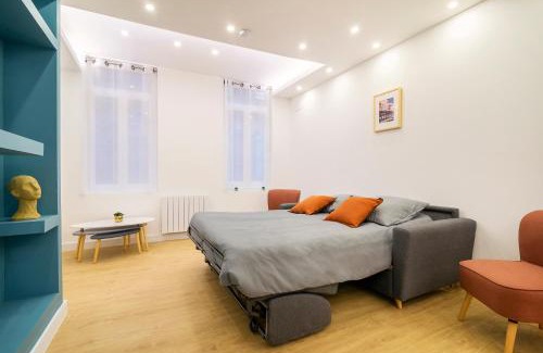 Mirepoix Apartment | Central Apartment Retreat with Netflix & Family-Friendly Vibe