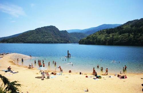 Besseges Apartment | Delightful Apartment Near the River with Breakfast & Pets Allowed