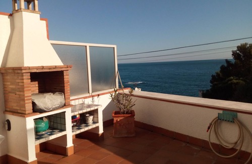Llanca Apartment | Beautiful Renovated Apartment with Sea View in Llança