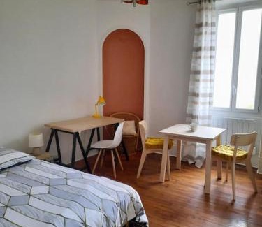 Faubourg Sud Apartment | Superbe appartement sur cour arborée
