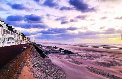 Fort-Mahon-Plage Apartment | Cozy Oceanfront Apartment Steps from the Beach for 4 Guests