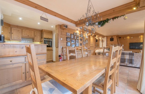 La Perriere House | Elegant Chalet in Courchevel la Tania with Spa & Hot Tub