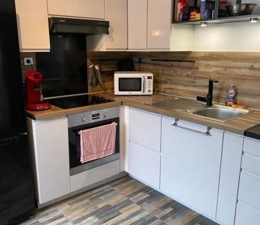 Vandoeuvre-les-Nancy Apartment | Spacious Room with Private Bath and Ocean View Amenities