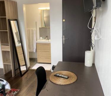 Vandoeuvre-les-Nancy Apartment | Spacious Room with Private Bath and Ocean View Amenities