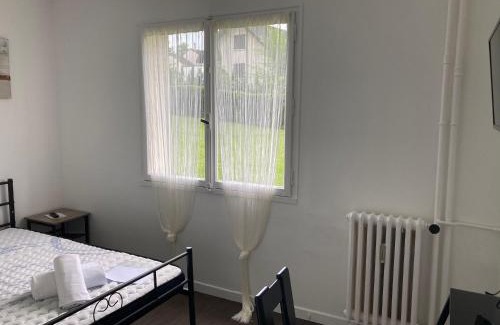 Vandoeuvre-les-Nancy House | Cozy Room with Private Bath and High Guest Rating 9.3