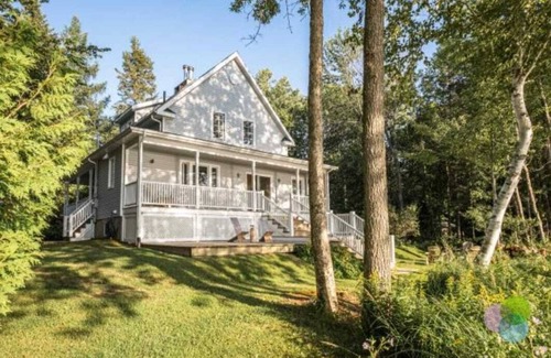 Mont-Tremblant Cottage | Idyllic Lakefront Cottage Surrounded by Nature's Beauty