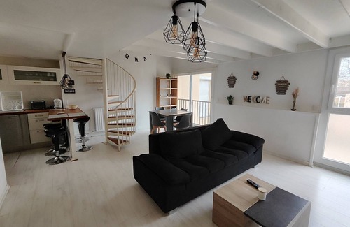 Perigord Apartment | Stylish Duplex Near Paris-Saclay, Pet & Child Friendly