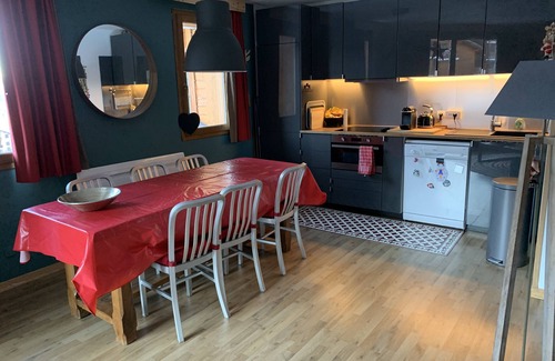 Les Claux Apartment | Inviting Duplex Steps from the Slopes, Family-Friendly Stay