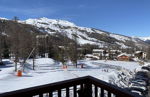 Les Claux Apartment | Inviting Duplex Steps from the Slopes, Family-Friendly Stay