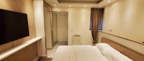 Publier Apartment | Scenic Lakefront Studio: Child-Friendly Stay Awaits