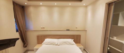 Publier Apartment | Scenic Lakefront Studio: Child-Friendly Stay Awaits