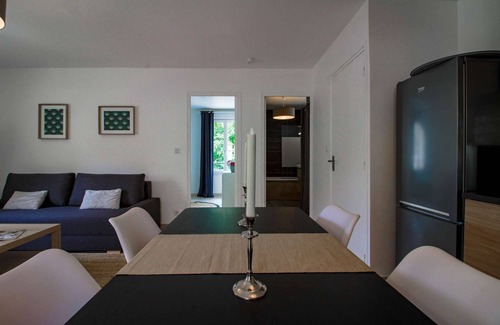 Vernon Apartment | Idyllic F2 Retreat Near Giverny: Family-Friendly & Relaxing