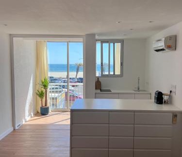 Le Grand Large Apartment | Oceanfront Escape with Hot Tub & Stunning Views