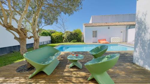 Saint-Clement-des-Baleines Villa | Beautiful Villa with Pool in Enchanting Village Retreat