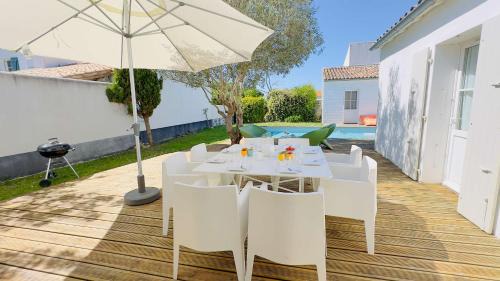 Saint-Clement-des-Baleines Villa | Beautiful Villa with Pool in Enchanting Village Retreat