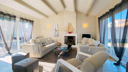 Saint-Clement-des-Baleines Villa | Beautiful Villa with Pool in Enchanting Village Retreat