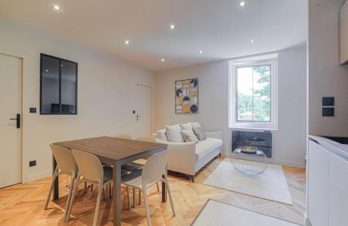 Saint-Didier-au-Mont-d'Or Apartment | Superbe appartement, deux chambres, St-Didier