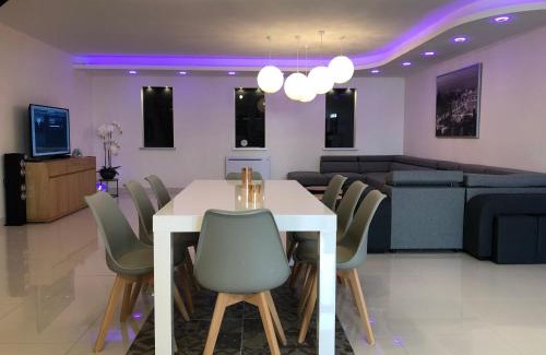 Montlucon Apartment | Modern Loft in Montluçon - Guest Rated 9.4, Pet Friendly