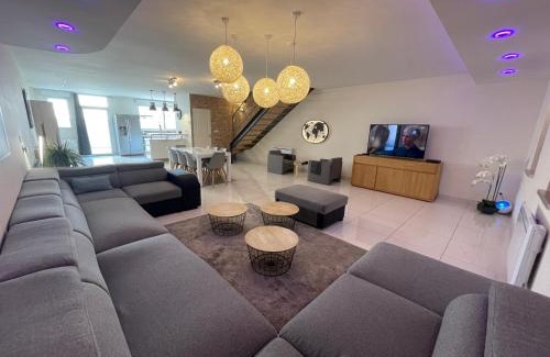 Montlucon Apartment | Modern Loft in Montluçon - Guest Rated 9.4, Pet Friendly