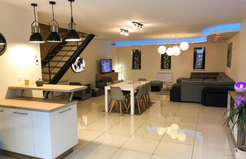 Montlucon Apartment | Modern Loft in Montluçon - Guest Rated 9.4, Pet Friendly