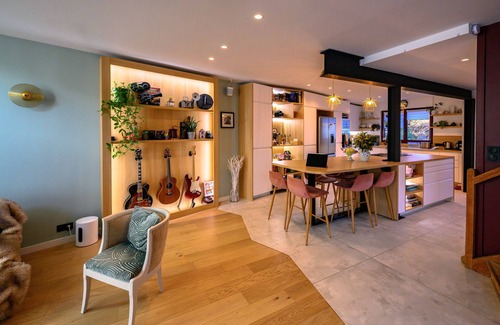 Clamart House | Charming Maison in Clamart with Ocean Views & Spa Amenities