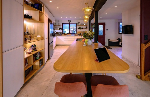 Clamart House | Charming Maison in Clamart with Ocean Views & Spa Amenities