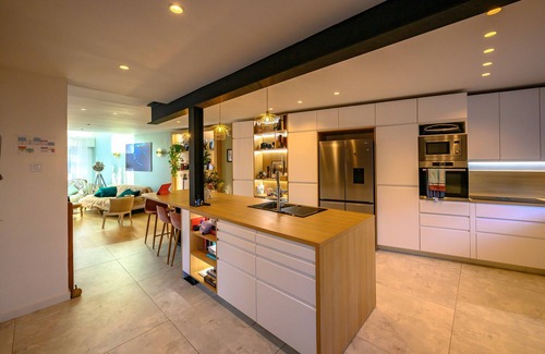 Clamart House | Charming Maison in Clamart with Ocean Views & Spa Amenities