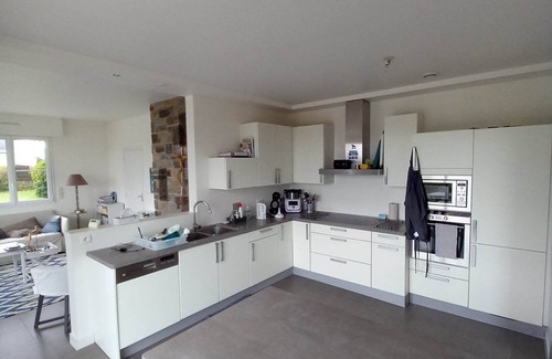 Locmariaquer Villa | Beautiful Coastal Home with Pet-Friendly Amenities