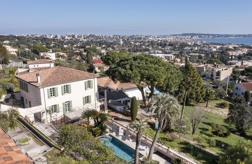 Vallauris House | Family Retreat with Ocean View and Private Pool in Antibes