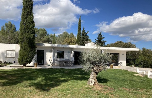 Le Triadou House | Elegant Retreat in Southern France with Pool & Pet-Friendly
