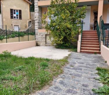 Breil-sur-Roya Apartment | Stylish Garden Retreat: Modern Comfort for Families