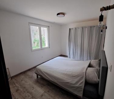 Breil-sur-Roya Apartment | Stylish Garden Retreat: Modern Comfort for Families